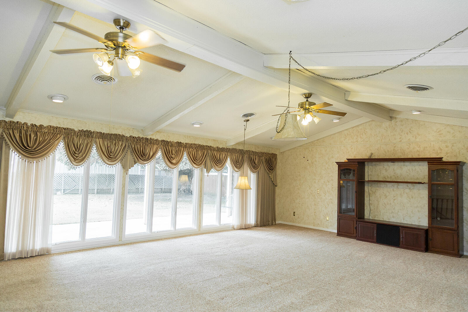 1209 Dallas Plainview, TX 79072 - Photo 25 of 57 a view of an empty room with a window