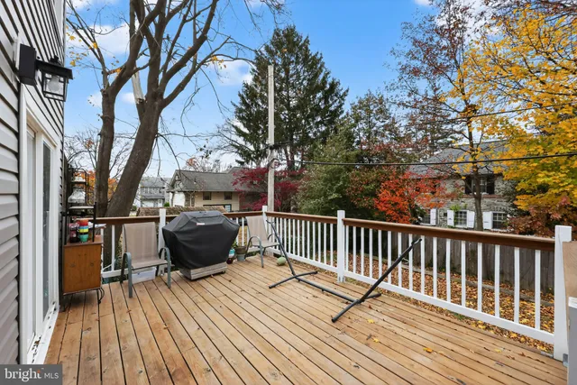 a view of a roof deck with wooden floor and fence