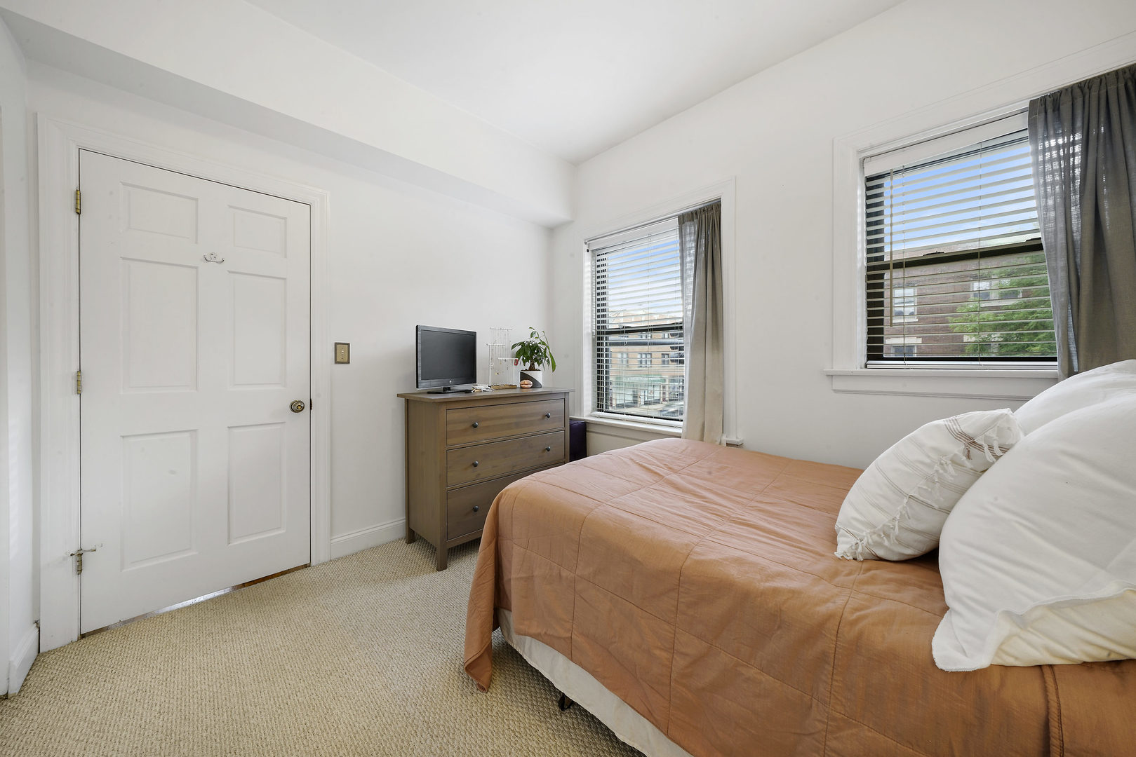 1344 West Irving Park Road, Unit 2S Chicago, IL 60613 - Photo 15 of 27