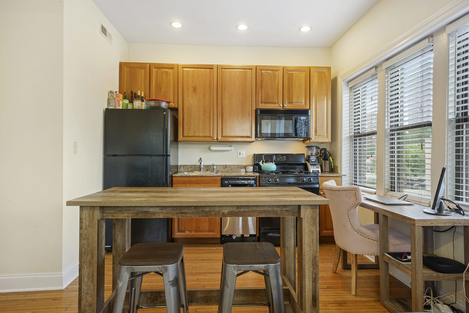 1344 West Irving Park Road, Unit 2S Chicago, IL 60613 - Photo 8 of 27