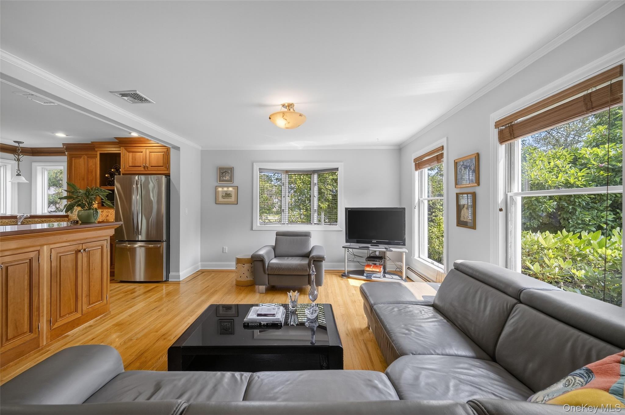 6 Berea Road Walden, NY 12586 - Photo 4 of 29 Living room
