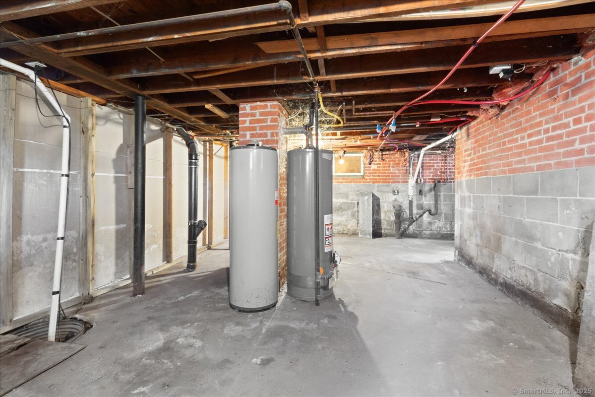 143 Bridge Street East Windsor, CT 06088 - Photo 16 of 37