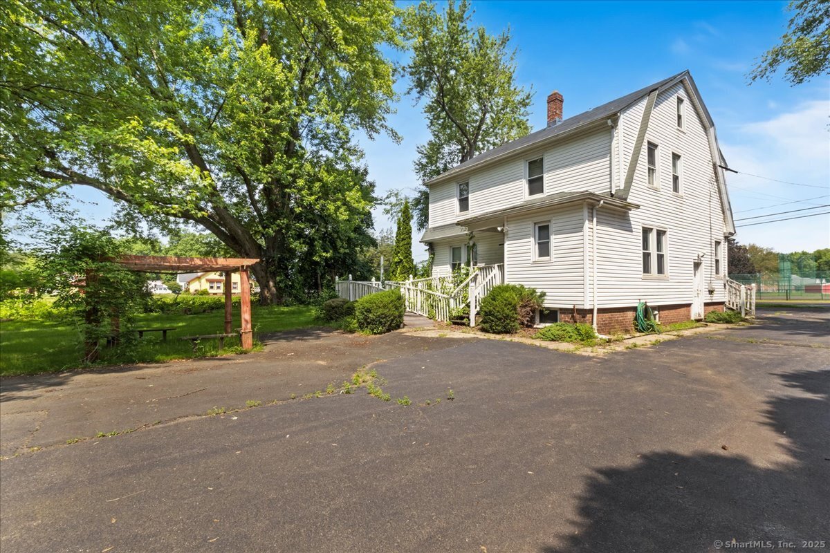 143 Bridge Street East Windsor, CT 06088 - Photo 18 of 37