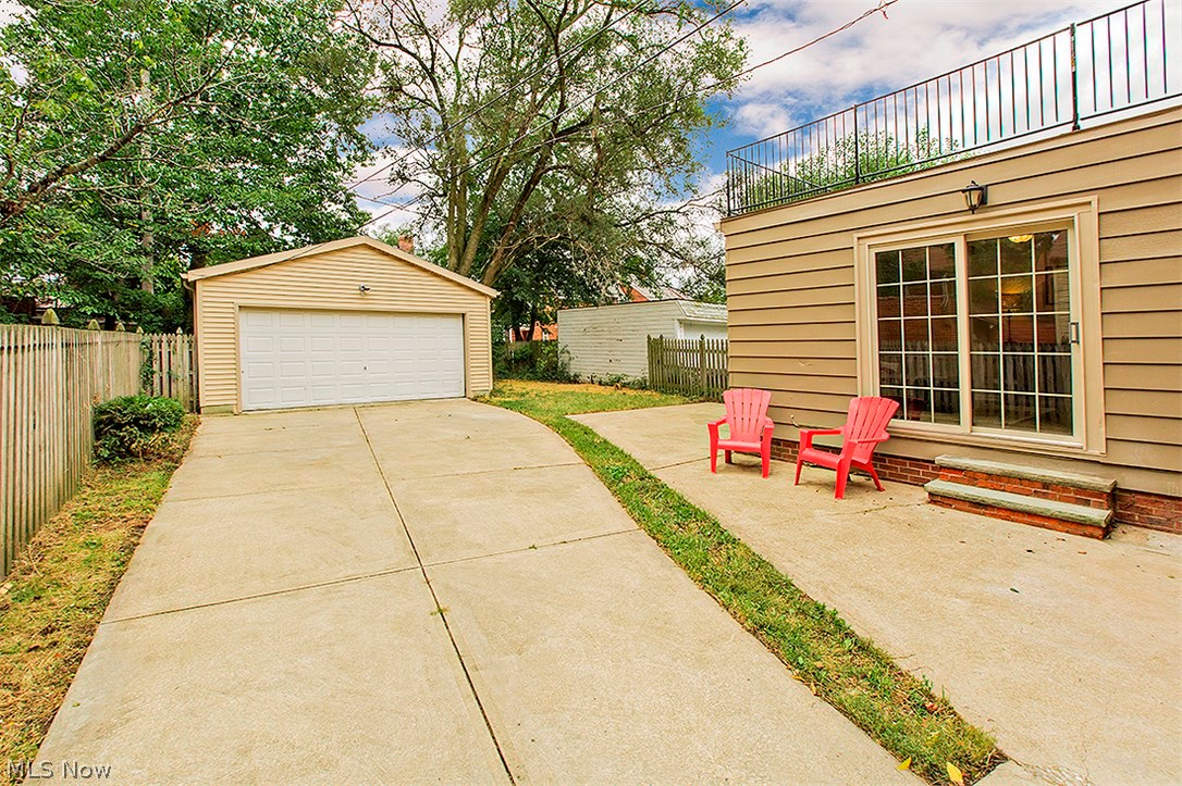 3918 Faversham Road Cleveland, OH 44118 - Photo 4 of 25