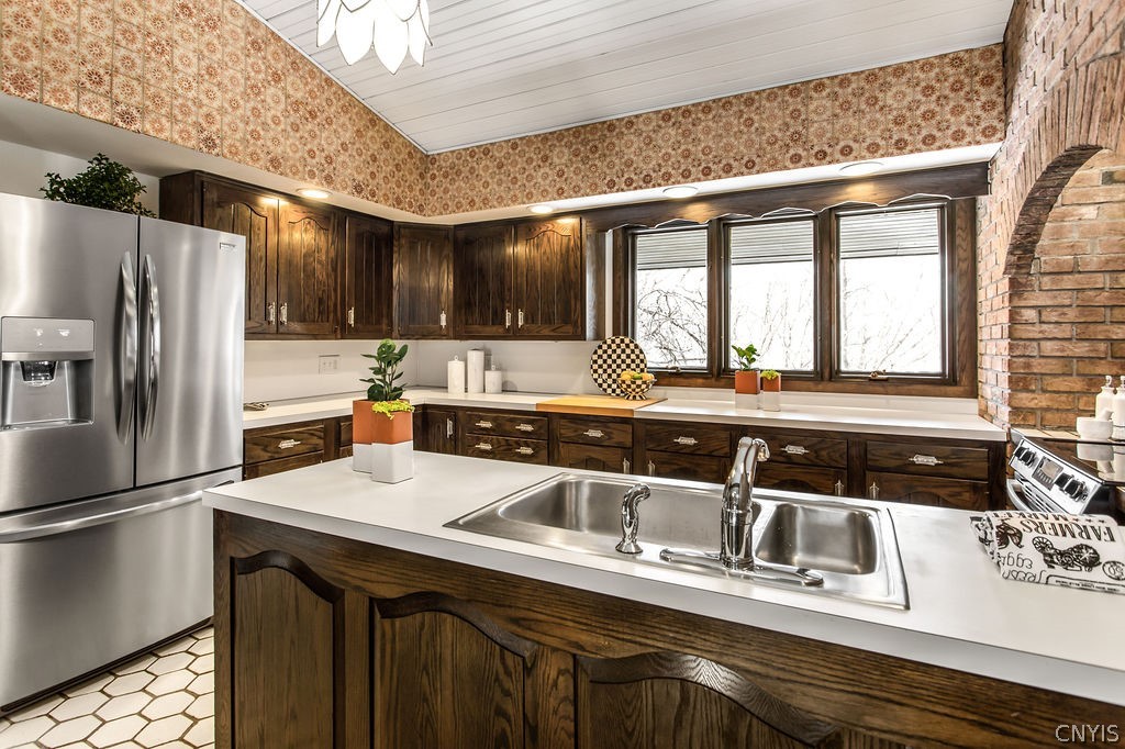 17 Quaker Hill Road DeWitt, NY 13224 - Photo 15 of 50 Well-equipped kitchen with plenty of counterspace