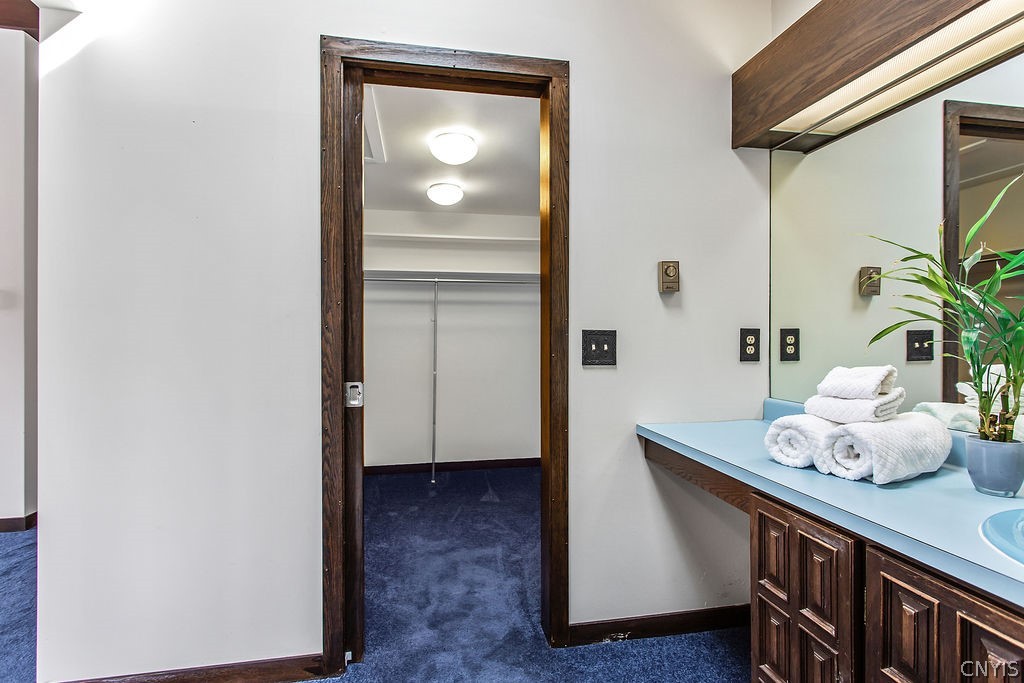 17 Quaker Hill Road DeWitt, NY 13224 - Photo 23 of 50 Large walk in closet