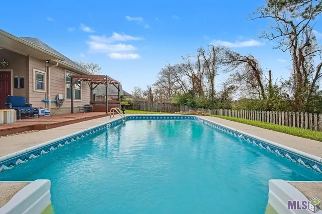 $435,000 | 26177 Whispering Pines Avenue, Denham Springs, LA 70726