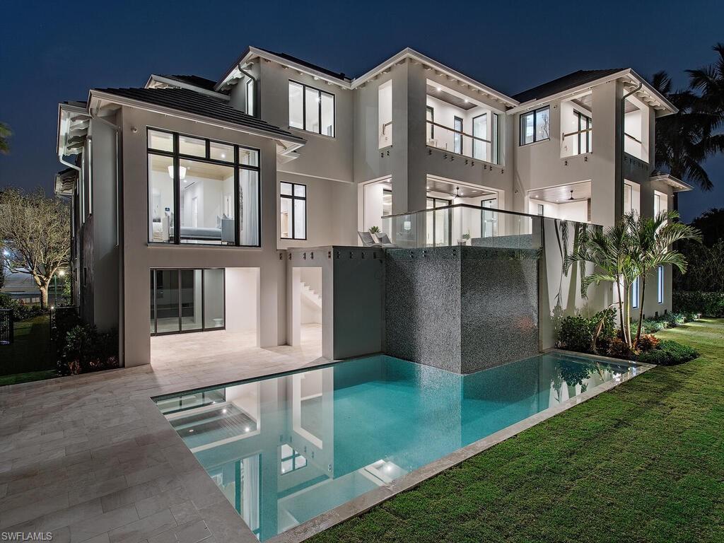 2060 Gordon Drive Naples, FL 34102 - Photo 26 of 49