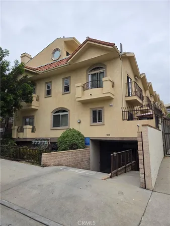 $3,200 | 10220 Samoa Avenue, Unit 107, Tujunga, CA 91042