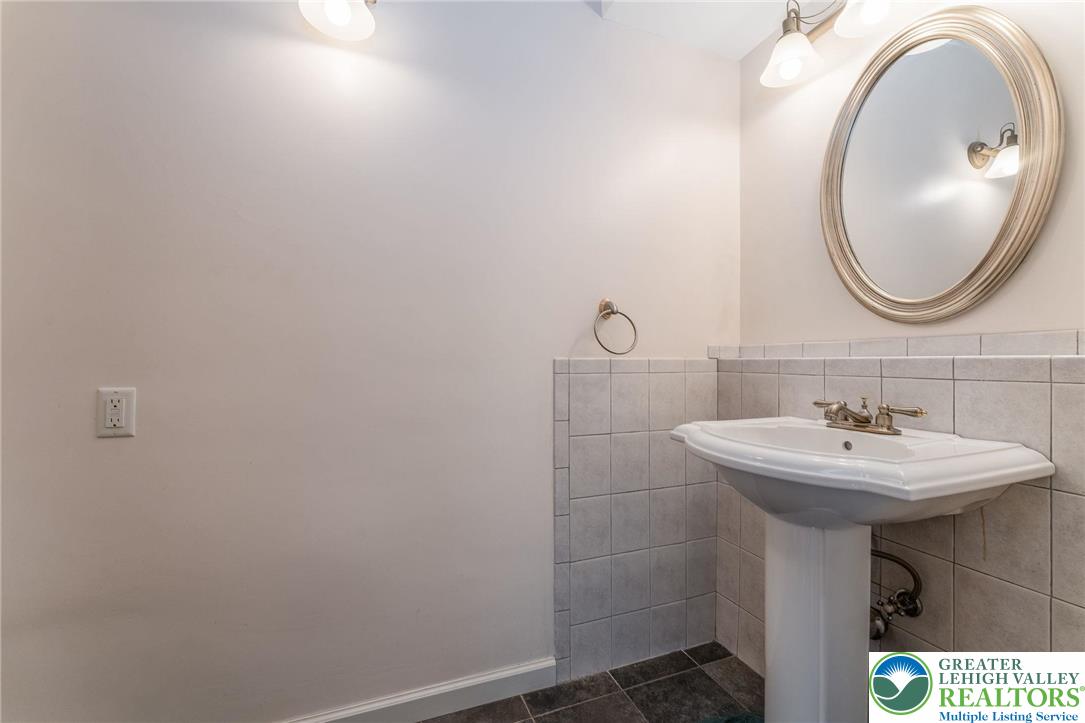 3884 Route 212 Springfield Twp Pa Riegelsville, PA 18077 - Photo 18 of 33