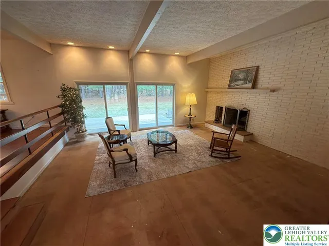 $624,900 | 3884 Route 212 Springfield Twp Pa, Riegelsville, PA 18077