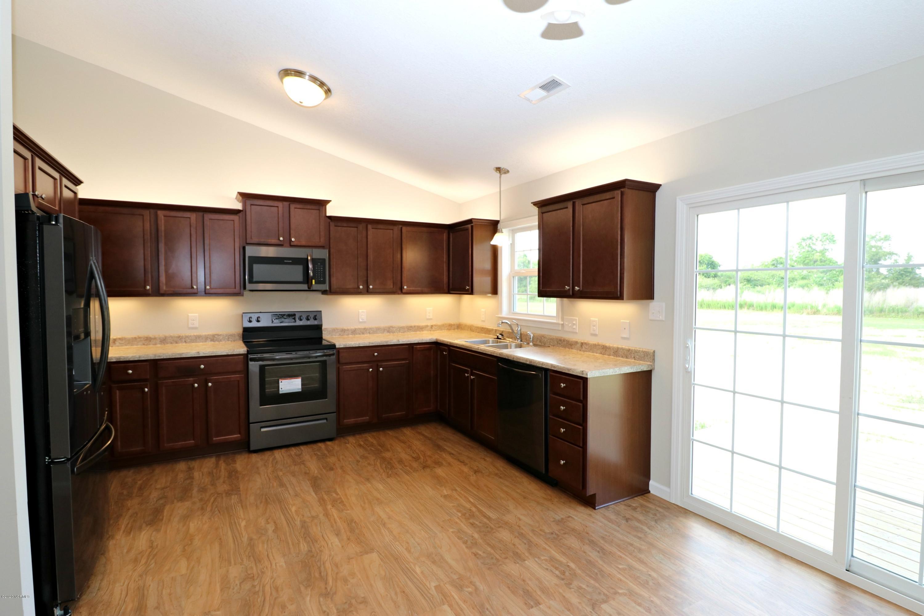 110 Buckskin Road Pollocksville, NC 28573 - Photo 3 of 13 Similar photo