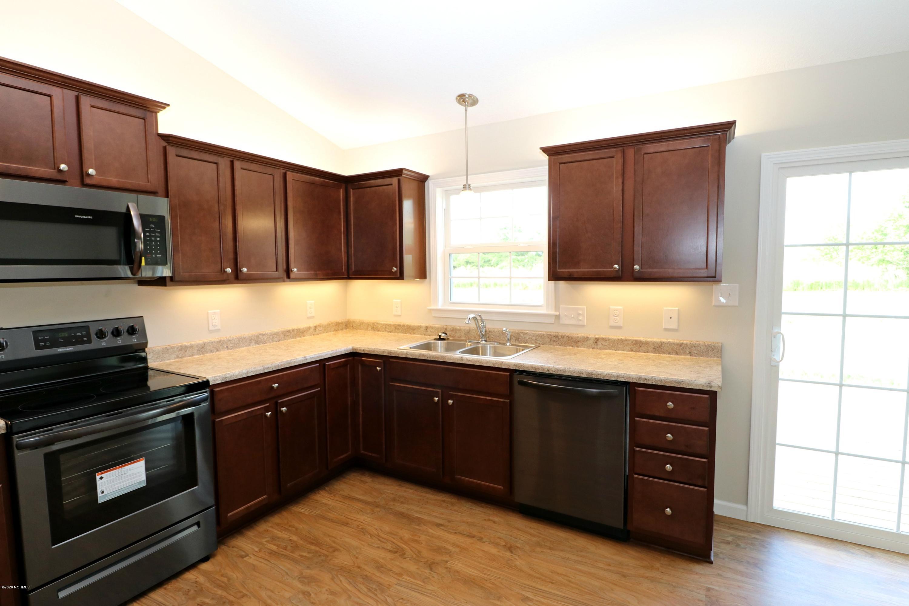 110 Buckskin Road Pollocksville, NC 28573 - Photo 6 of 13 Similar photo