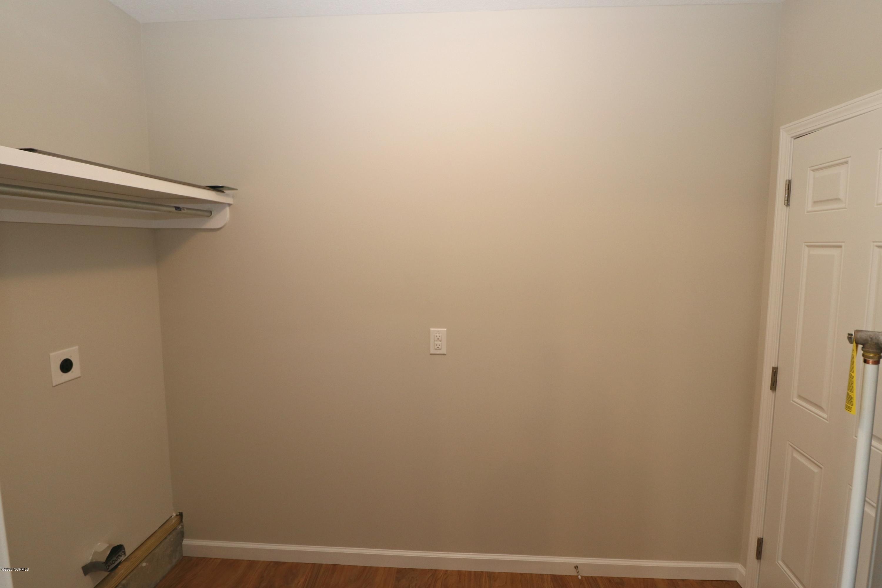 110 Buckskin Road Pollocksville, NC 28573 - Photo 8 of 13 Similar photo- laundry