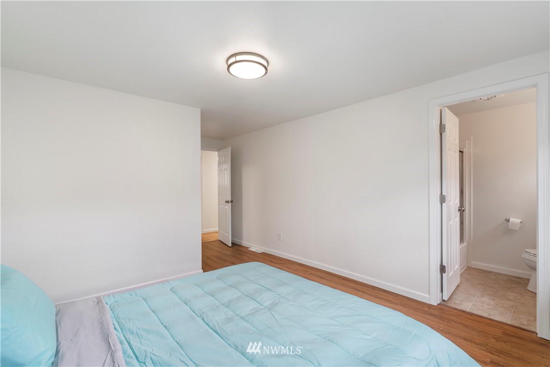 15612 Renton Issaquah Road Southeast Renton, WA 98059 - Photo 19 of 30 a view of room