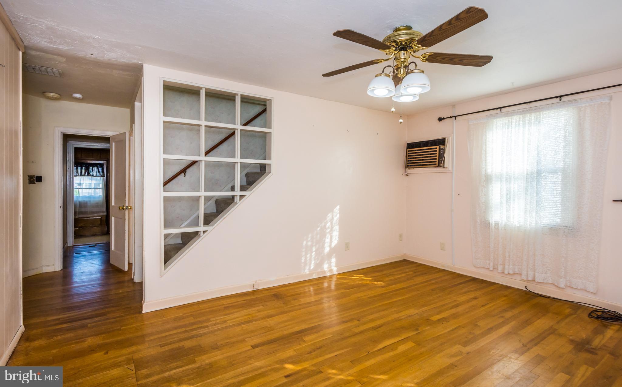 1724 Drexel Road Dundalk, MD 21222 - Photo 11 of 36 Living Room