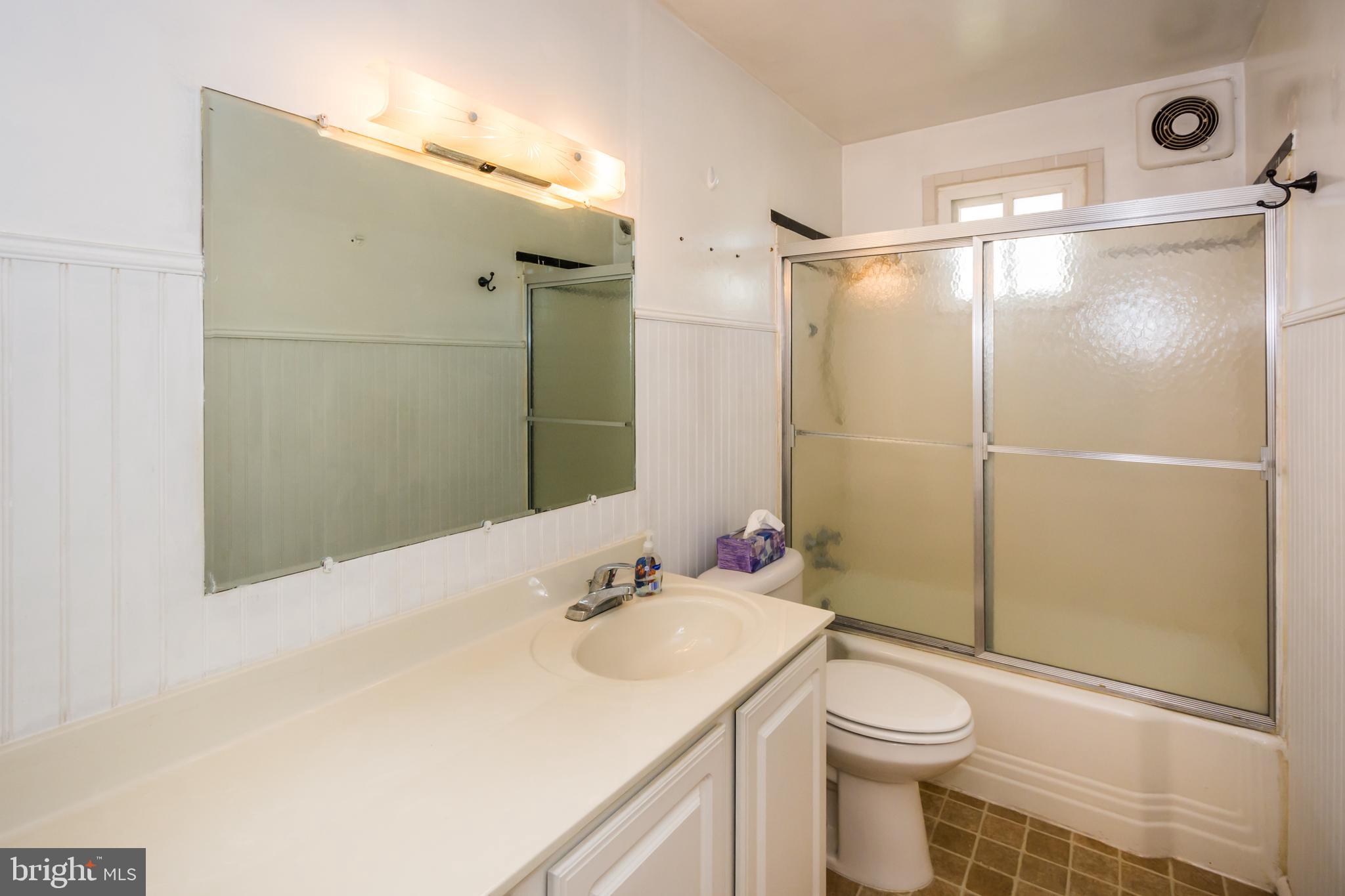 1724 Drexel Road Dundalk, MD 21222 - Photo 17 of 36 Main level bathroom