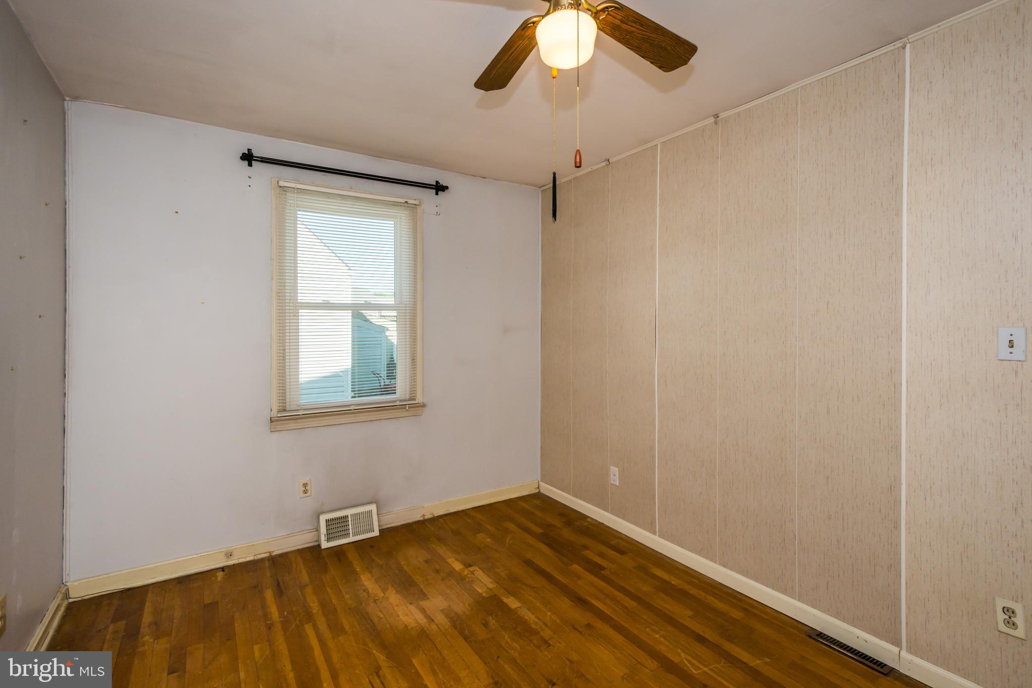 1724 Drexel Road Dundalk, MD 21222 - Photo 18 of 36 Main level bedroom