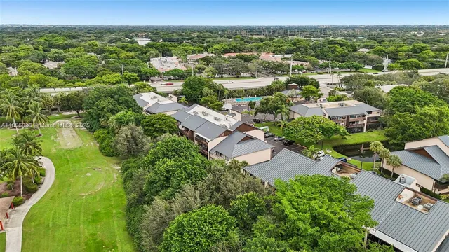 $419,000 | 121 Southwest 96th Terrace, Unit 205, Plantation, FL 33324