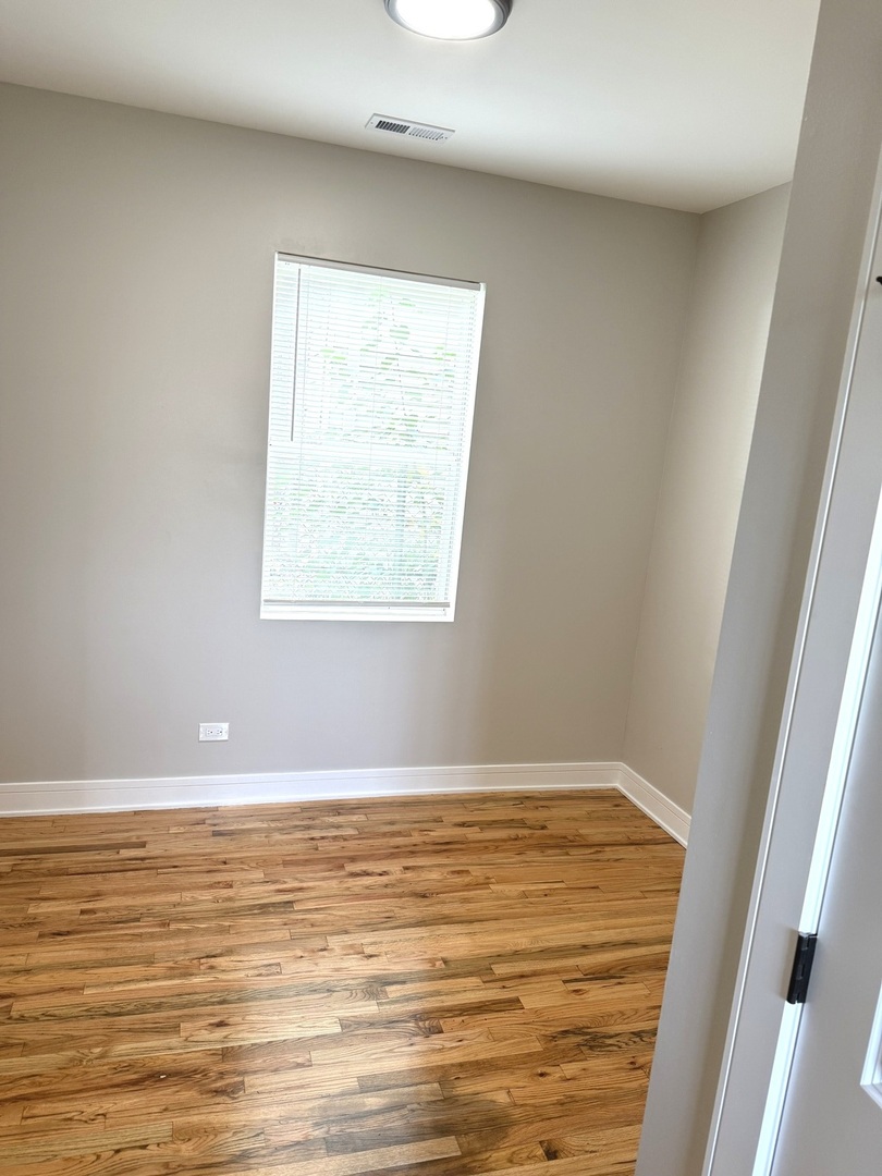 1440 South Kedvale Avenue Chicago, IL 60623 - Photo 7 of 10 a view of an ocean & mountain view