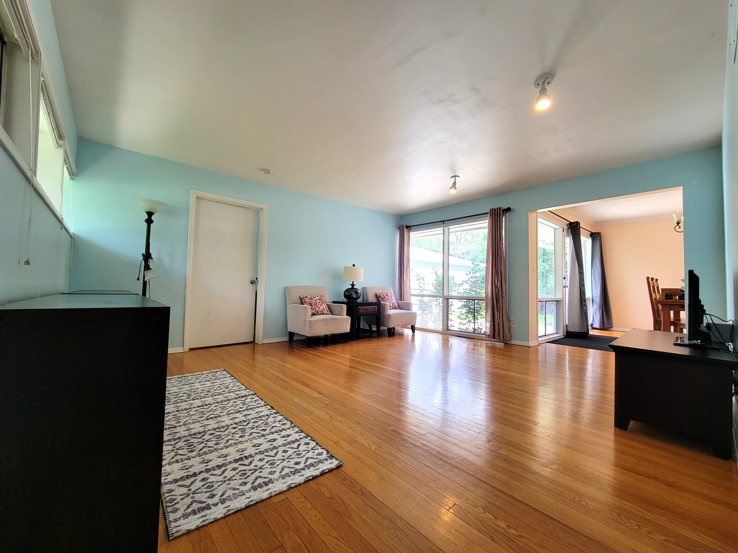 1958 Castlewood Road Highland Park, IL 60035 - Photo 2 of 15