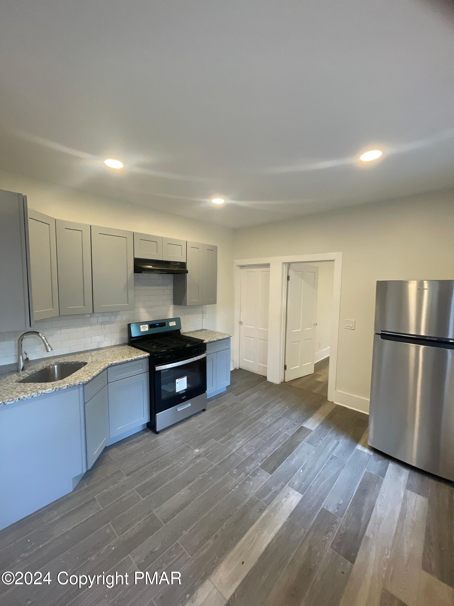 714 Scott Street Stroudsburg, PA 18360 - Photo 2 of 12 image (6)