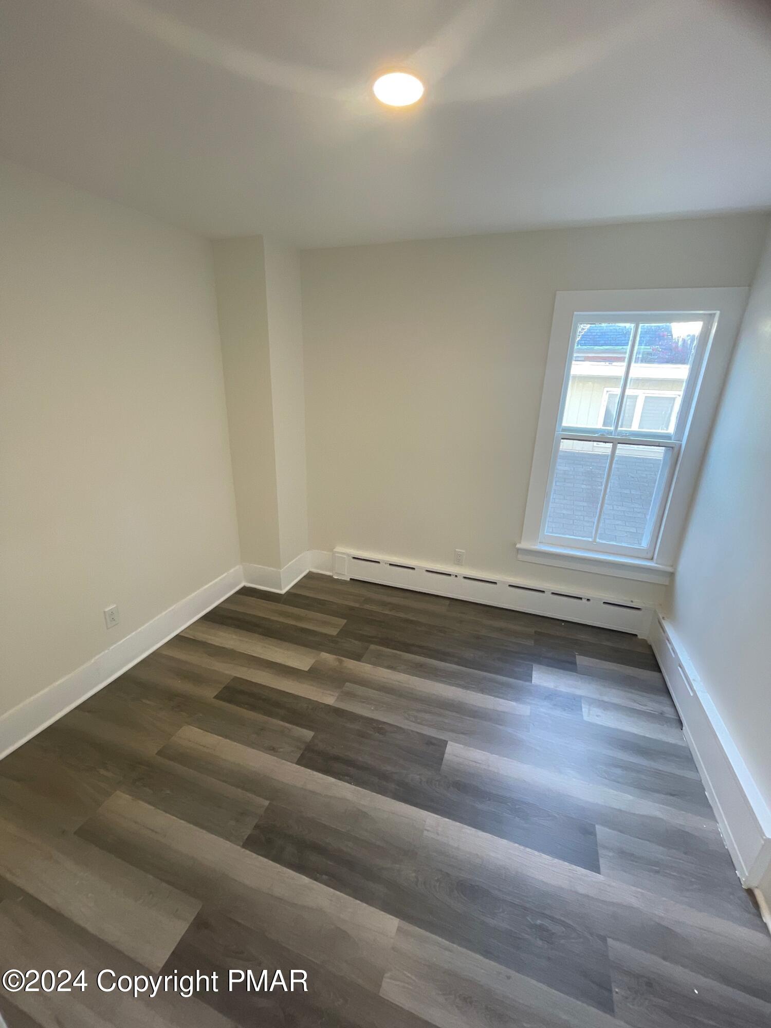 714 Scott Street Stroudsburg, PA 18360 - Photo 5 of 12 image (2)