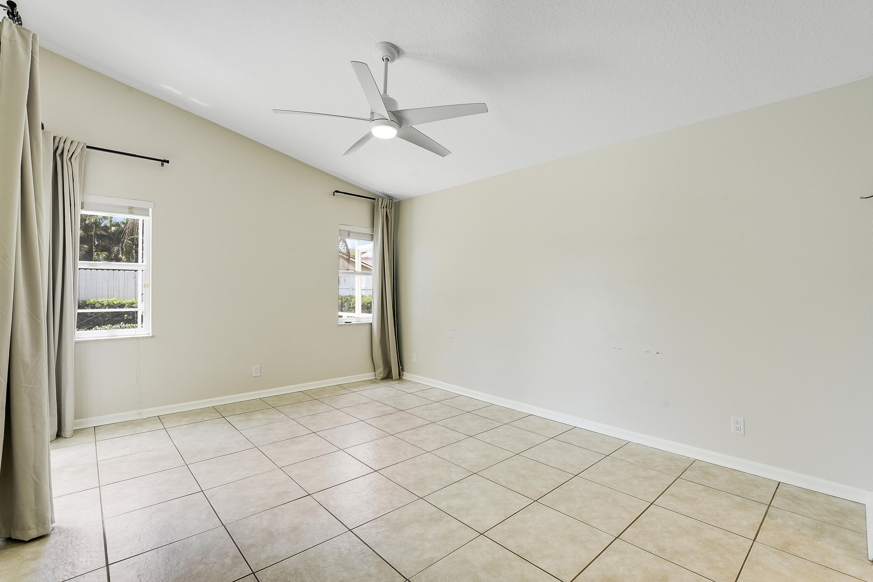 6334 Barbara Street Jupiter, FL 33458 - Photo 18 of 38 House-17