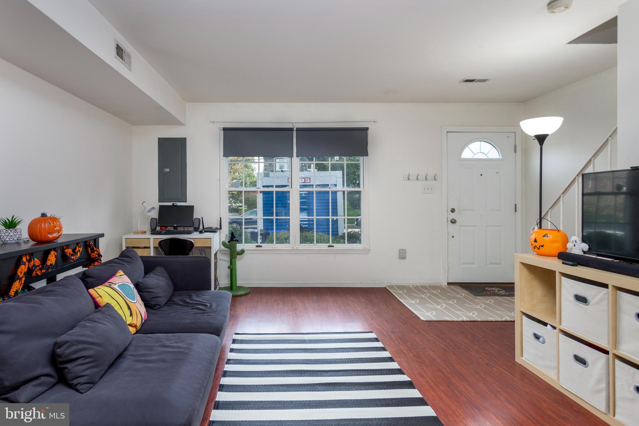 459 Vernon Road Philadelphia, PA 19119 - Photo 2 of 20 Living Room