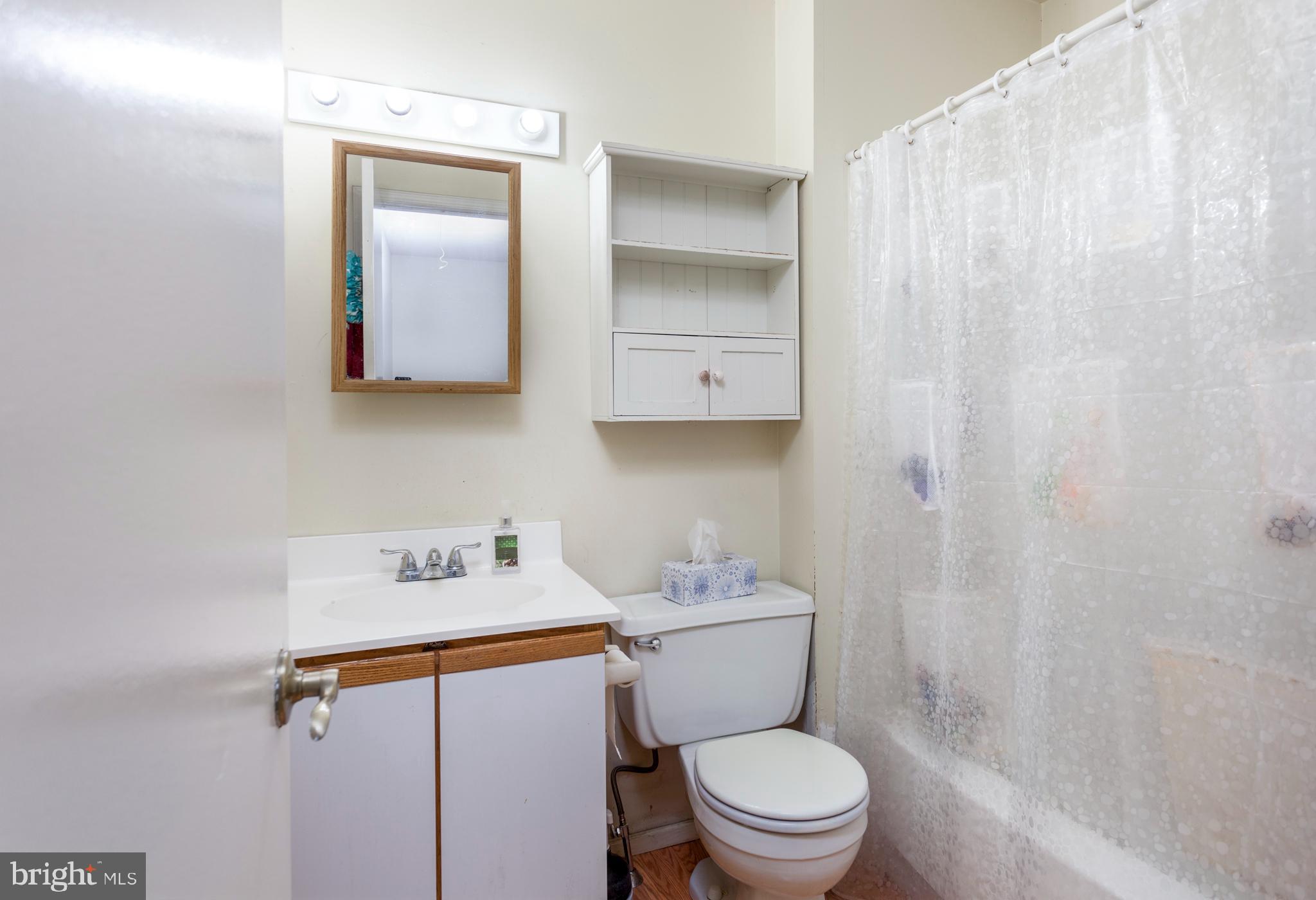 459 Vernon Road Philadelphia, PA 19119 - Photo 13 of 20 Upper level full bath