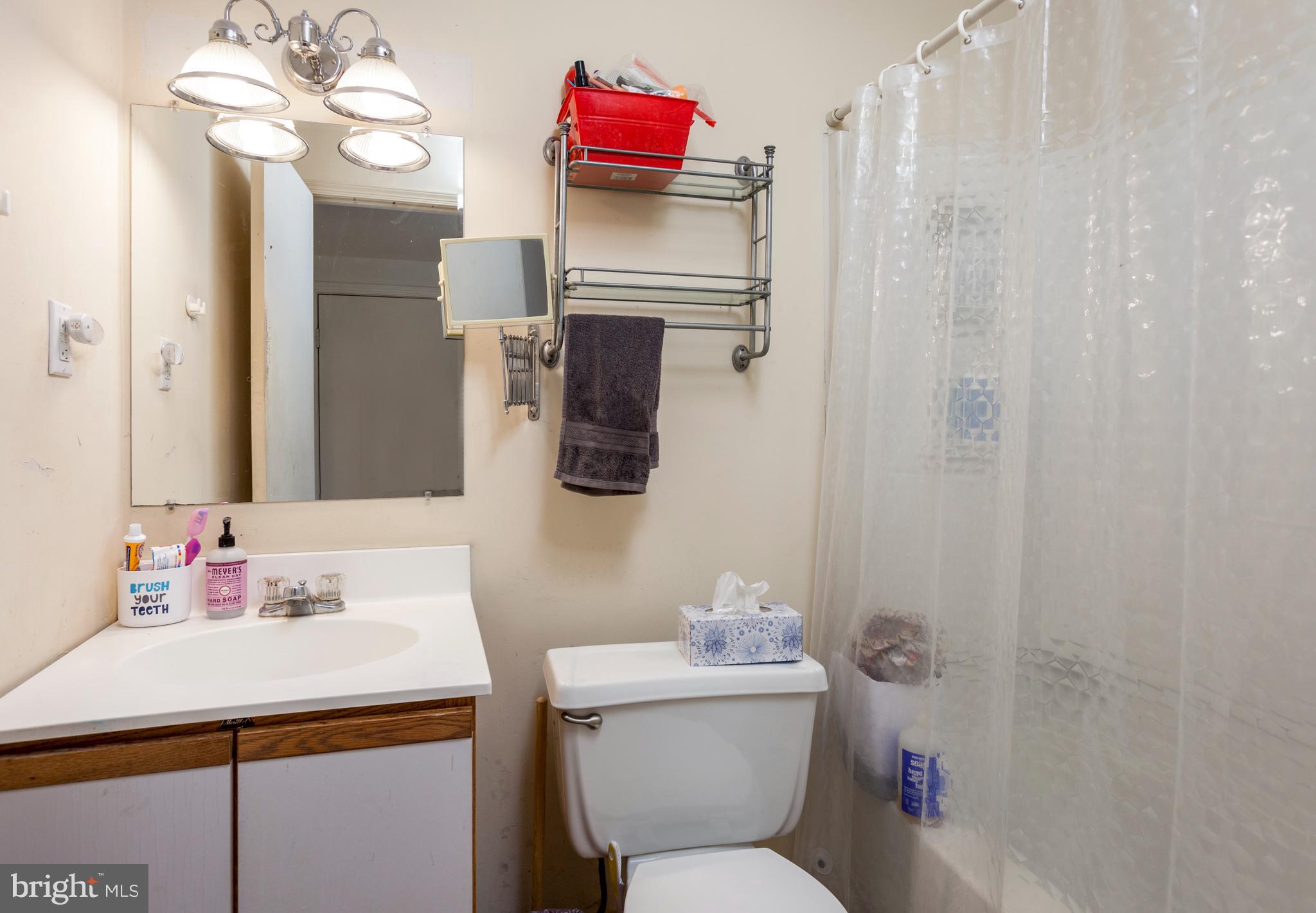 459 Vernon Road Philadelphia, PA 19119 - Photo 8 of 20 Main level full bath