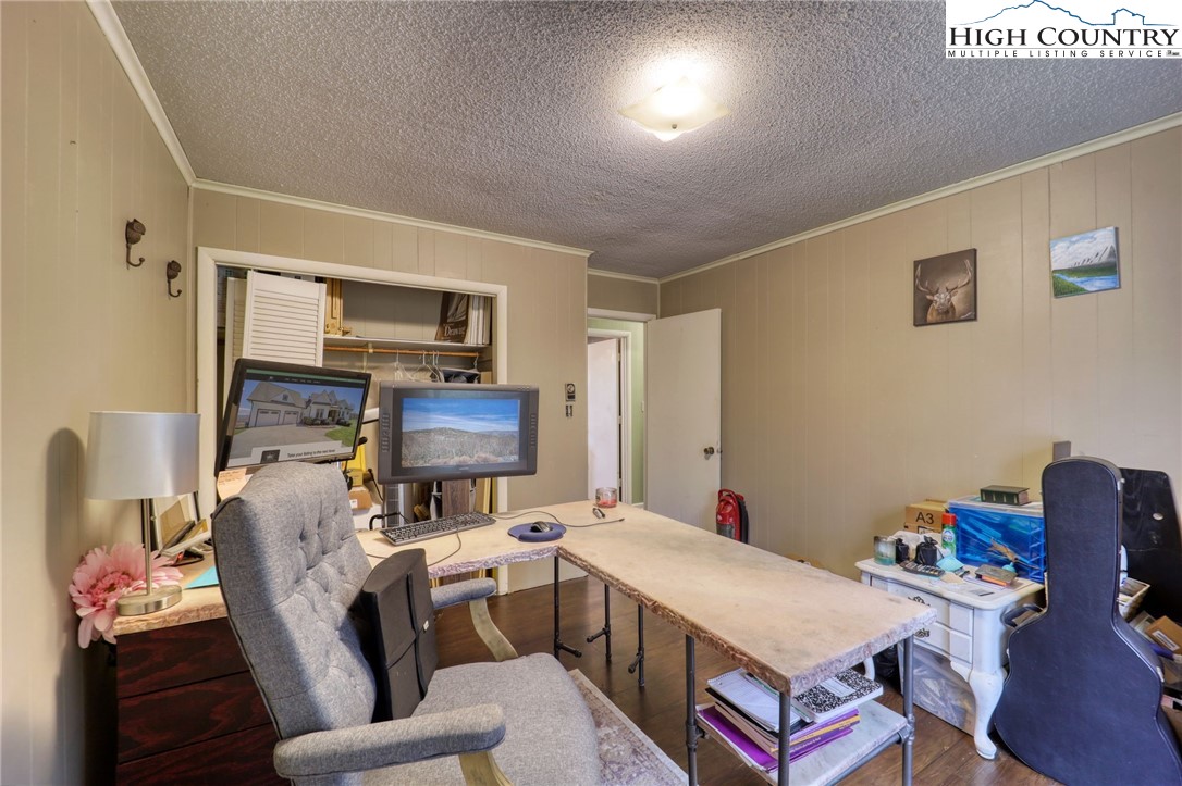 191 Alex Wellborn Road Deep Gap, NC 28618 - Photo 20 of 39 a room with furniture a flat screen tv and kitchen view