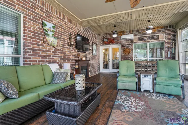 $500,000 | 21161 Waterfront E Drive, Maurepas, LA 70449