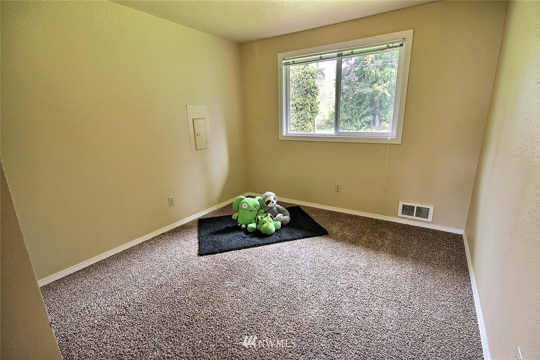 7308 Vandermark Road East Bonney Lake, WA 98391 - Photo 13 of 30 a room with a window