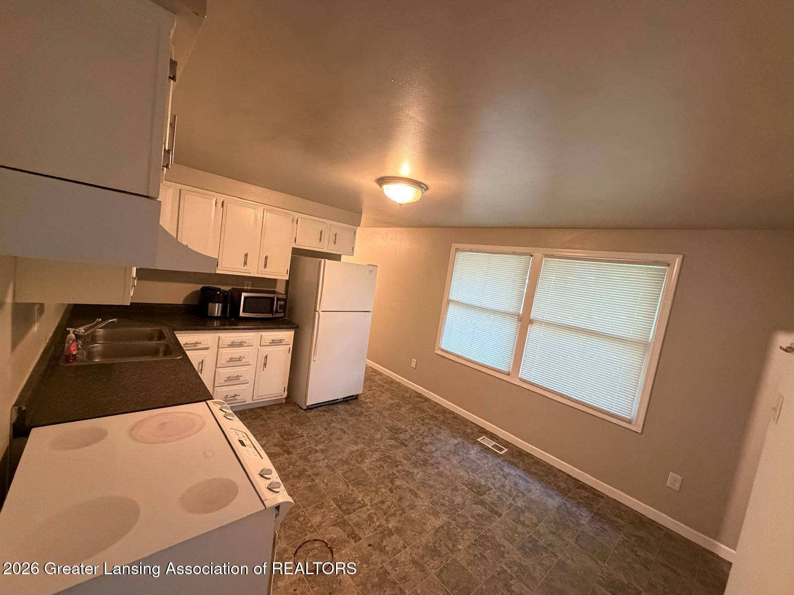 411 Sawyer Road Lansing, MI 48911 - Photo 19 of 63 WhatsApp Image 2026-09-04 at 18.53.39 (3