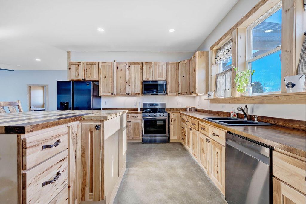 4550 Marietta Road Southwest Junction City, OH 43748 - Photo 17 of 45 Kitchen