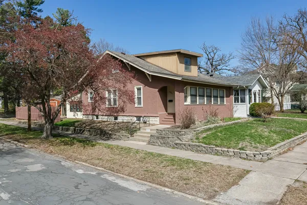 $215,000 | 2501 20th Avenue, Rock Island, IL 61201