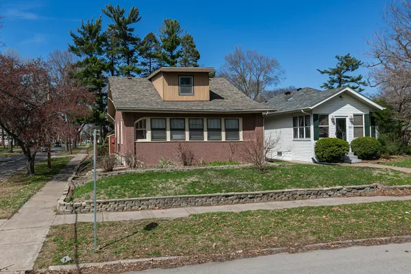 $215,000 | 2501 20th Avenue, Rock Island, IL 61201