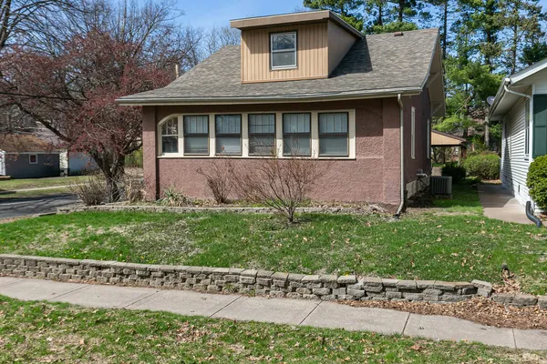 $215,000 | 2501 20th Avenue, Rock Island, IL 61201
