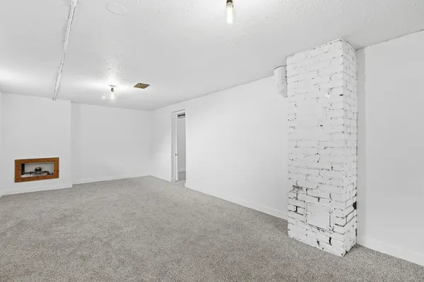 $215,000 | 2501 20th Avenue, Rock Island, IL 61201