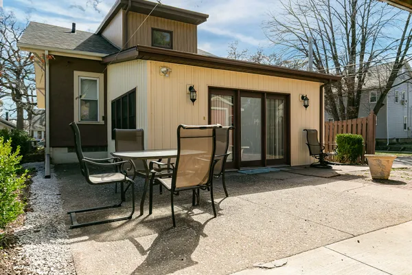 $215,000 | 2501 20th Avenue, Rock Island, IL 61201