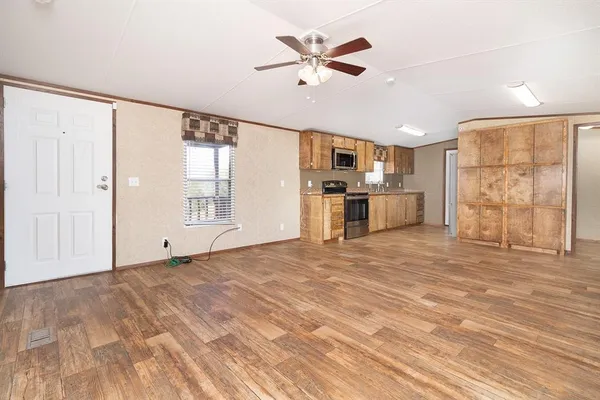 $130,000 | 124 Lohn Street, Brady, TX 76825
