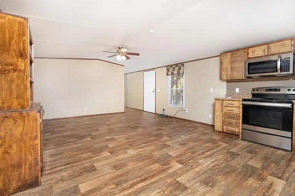 $130,000 | 124 Lohn Street, Brady, TX 76825