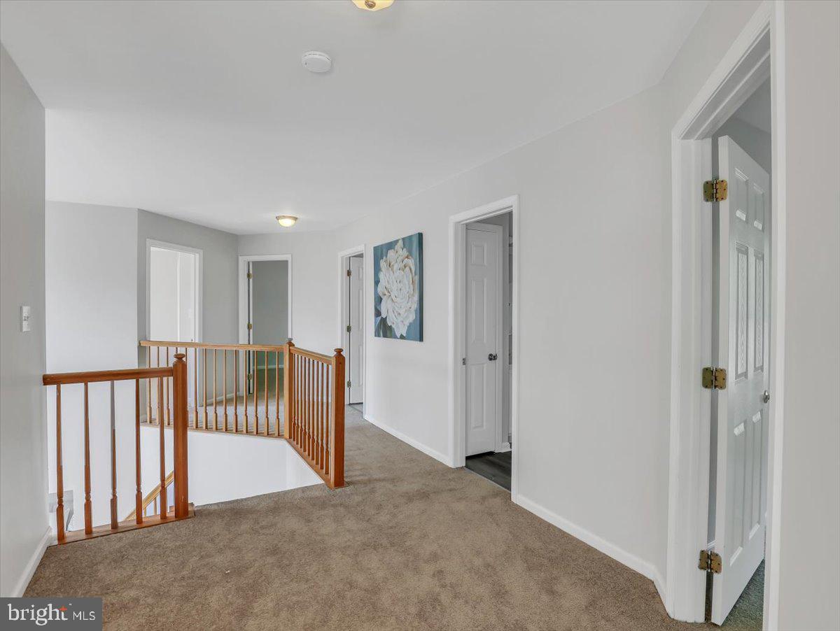 23 Savoy Road Newark, DE 19702 - Photo 17 of 39 2nd Floor Hallway