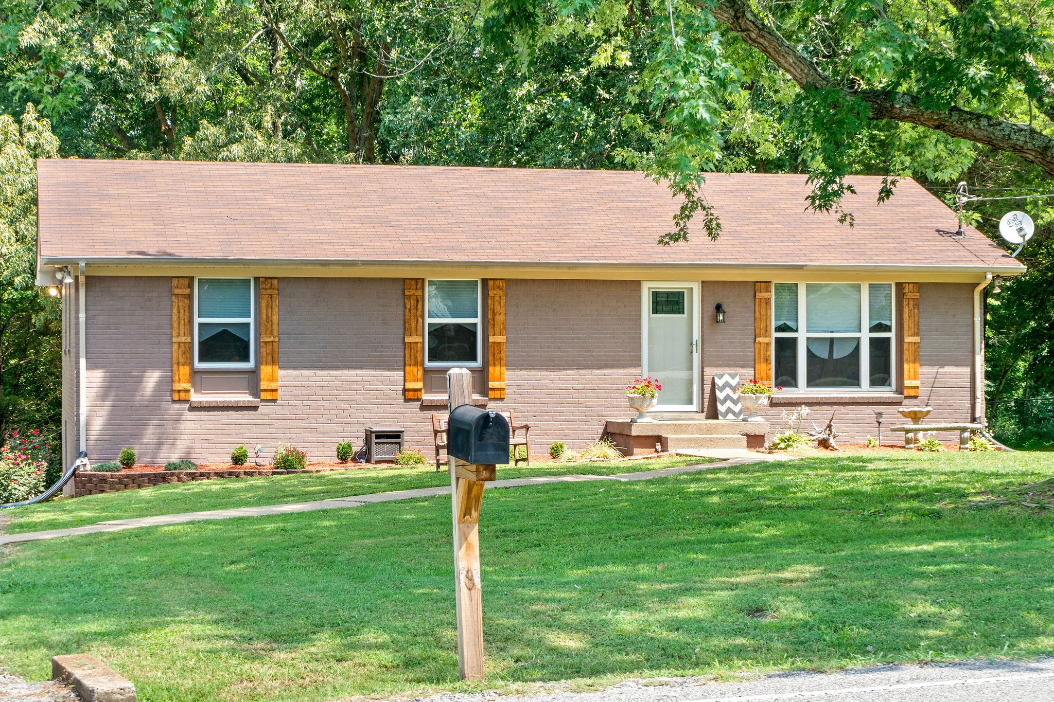333 Dean Road Clarksville, TN 37040 - Photo 1 of 30 a backyard of a house with table and chairs