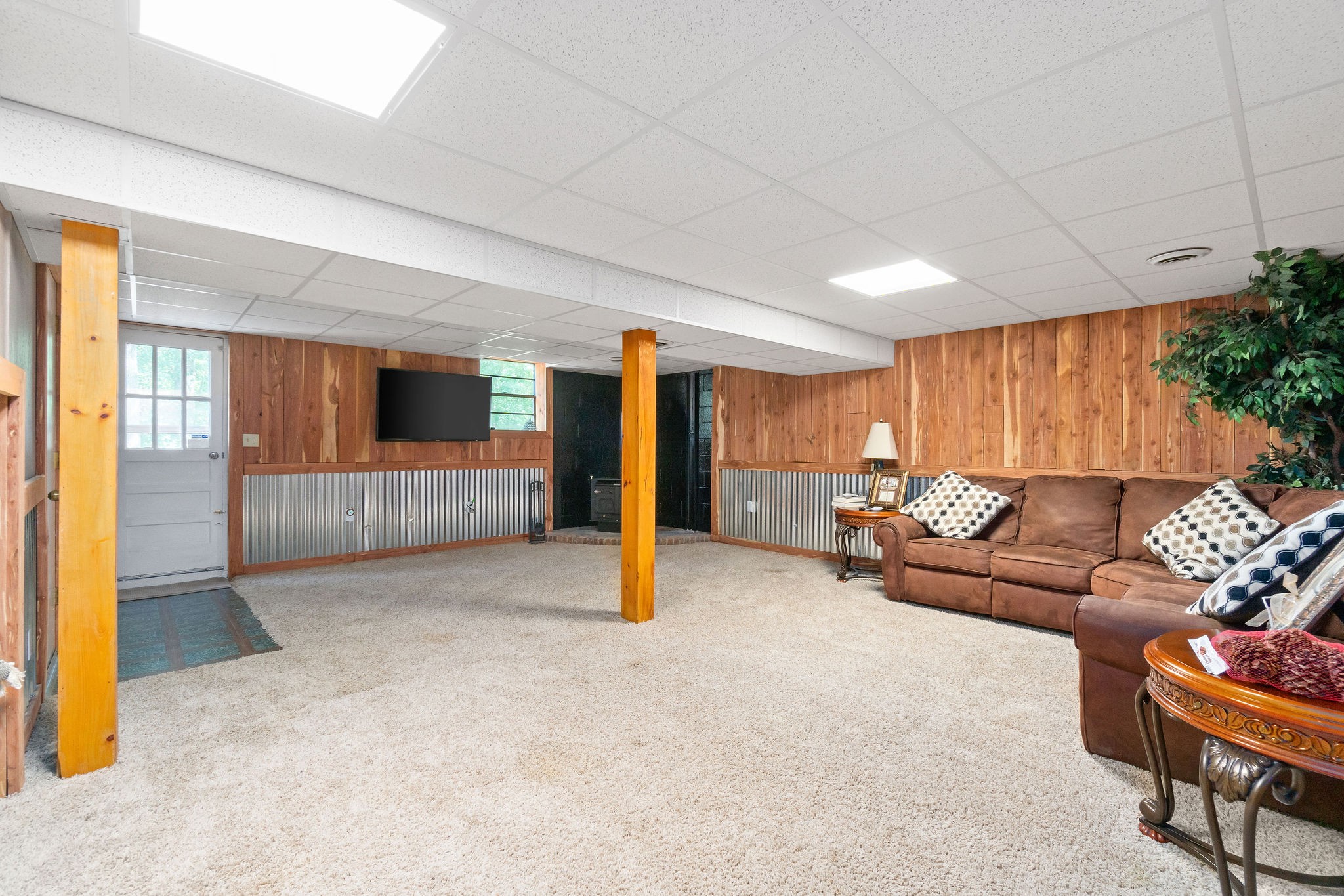 333 Dean Road Clarksville, TN 37040 - Photo 23 of 30 a living room with furniture and a yard