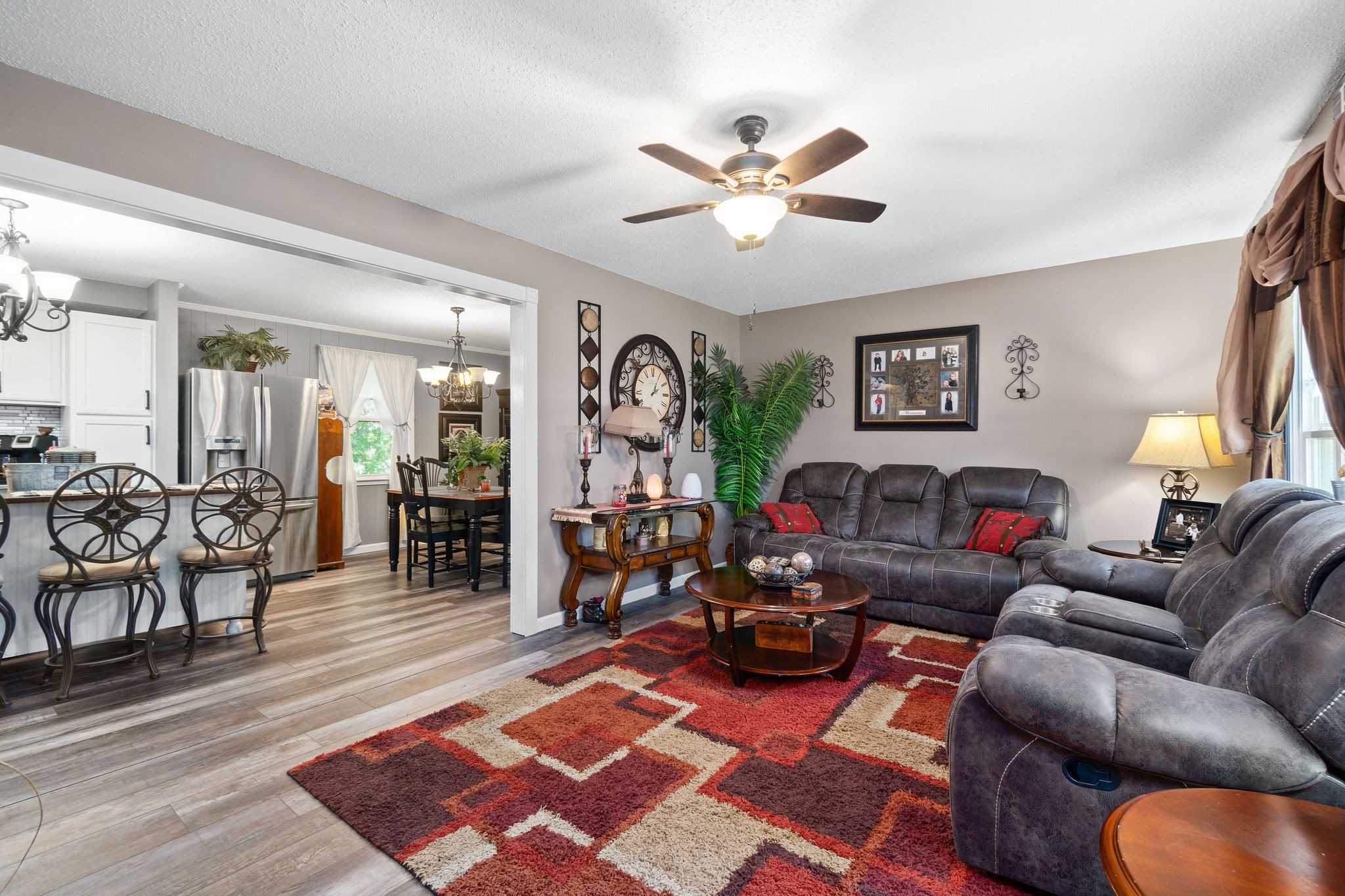 333 Dean Road Clarksville, TN 37040 - Photo 5 of 30 a living room with furniture