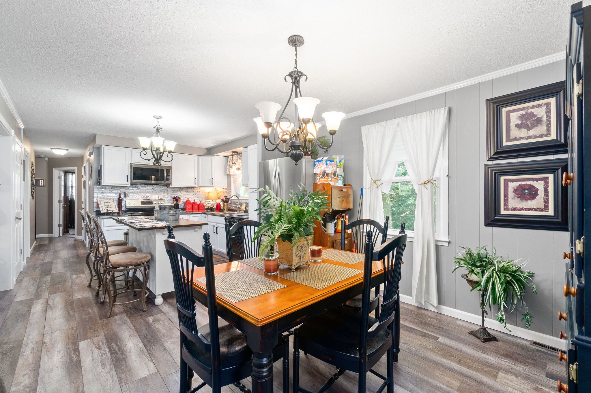 333 Dean Road Clarksville, TN 37040 - Photo 10 of 30 a dining room with furniture and window