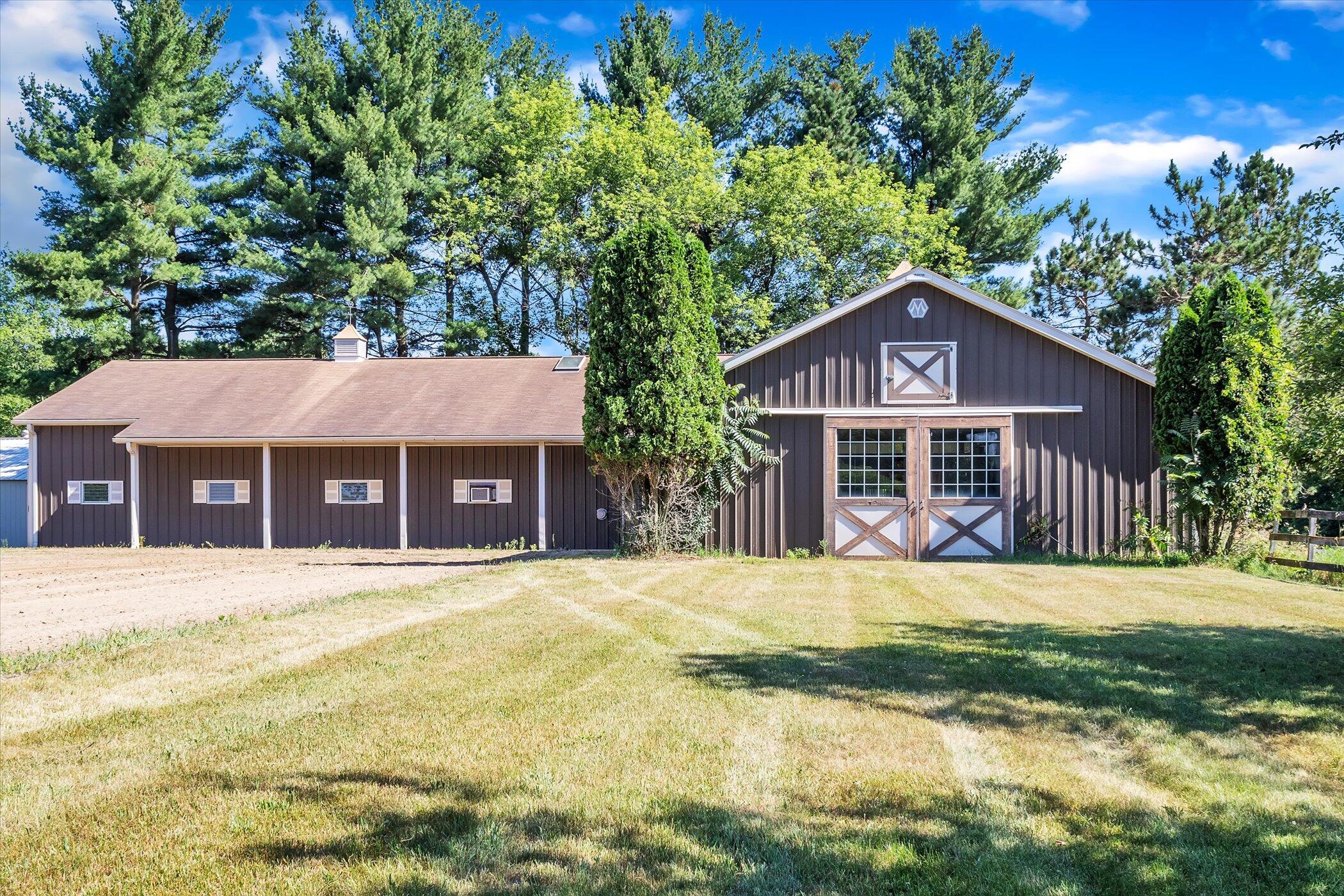5255 Halbert Road Battle Creek, MI 49017 - Photo 1 of 49 Horse Stalhs