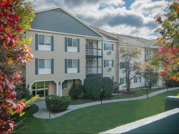 $2,190 | 55 Greenview Drive, Manchester, NH 03102